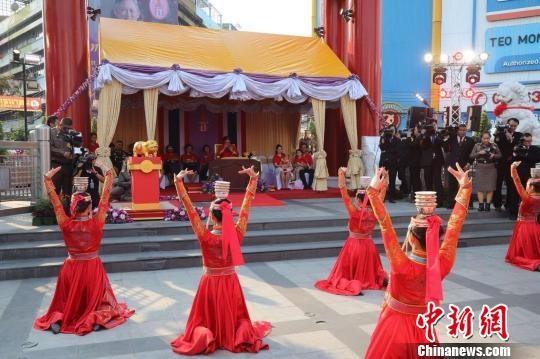 内蒙古乌兰牧骑泰国演出记：“没想到蒙古族舞蹈如此受欢迎”